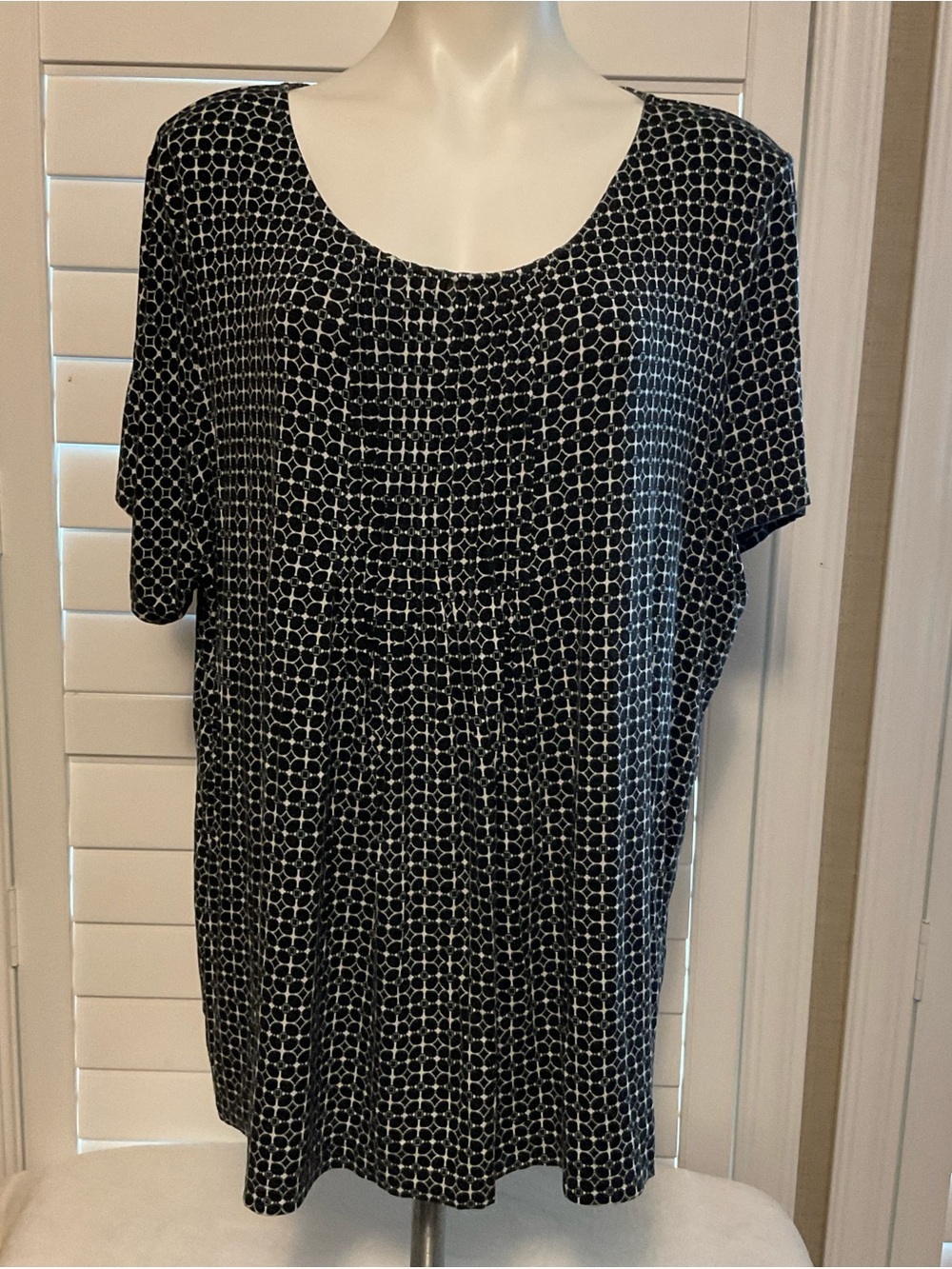 Candy Rain Plus Women's Plus-Size Floral Blouse in Gray and Cream
